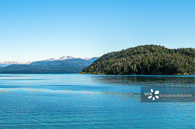 阿根廷内乌肯省纳韦尔瓦皮湖风光图片素材