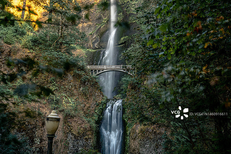 远眺摩特诺玛瀑布图片素材