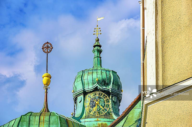 德国林登贝格圣彼得和保罗教堂的塔钟图片素材