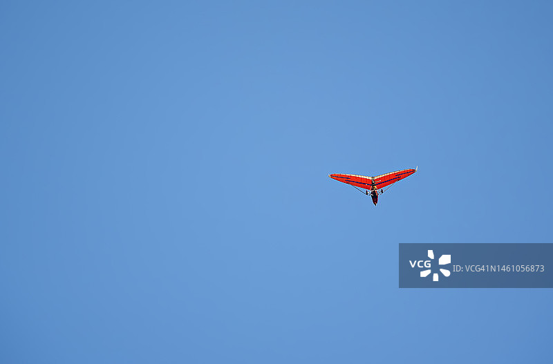 动力滑翔伞：一项休闲和竞技冒险运动图片素材