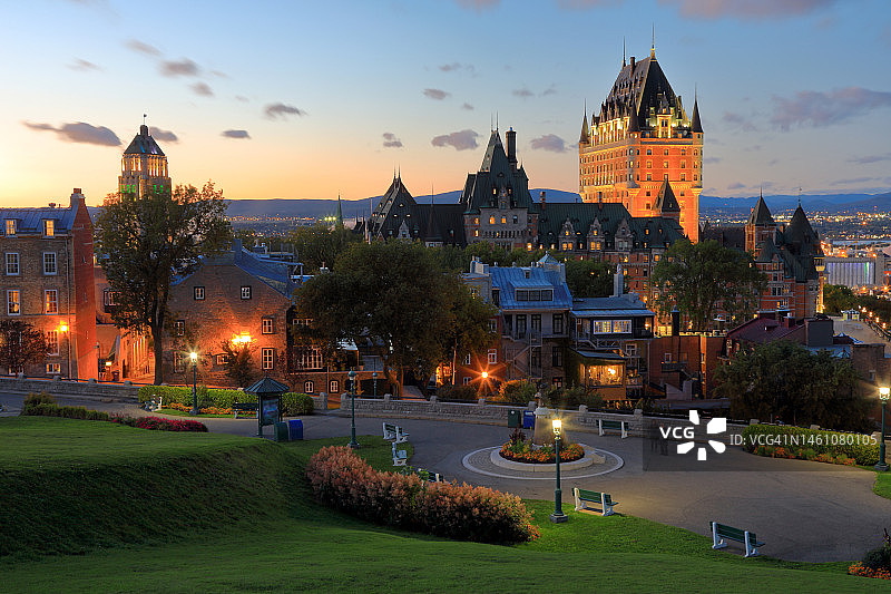 2022年9月加拿大魁北克市：从城堡看到的芳堤娜城堡和圣劳伦斯河图片素材