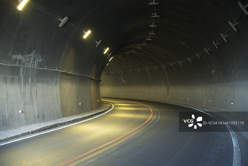 山区公路隧道图片素材