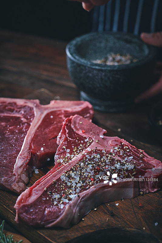 高品质生T骨牛排图片素材