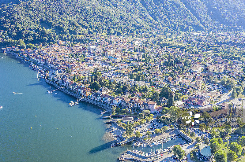 意大利湖畔的传统村庄图片素材