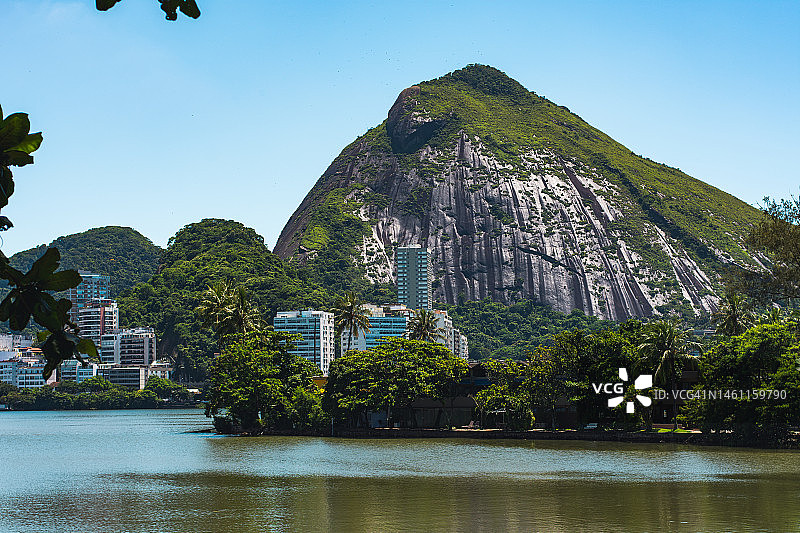 里约热内卢罗德里戈·德·弗雷塔斯湖畔山景图片素材