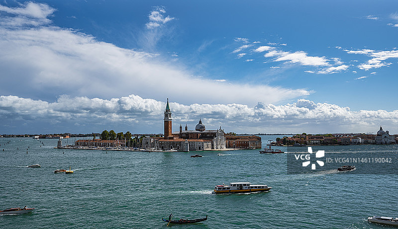 从圣马可广场看威尼斯圣乔治马焦雷岛图片素材
