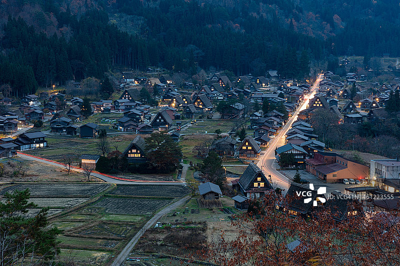 2022年日落时分的日本白川乡图片素材