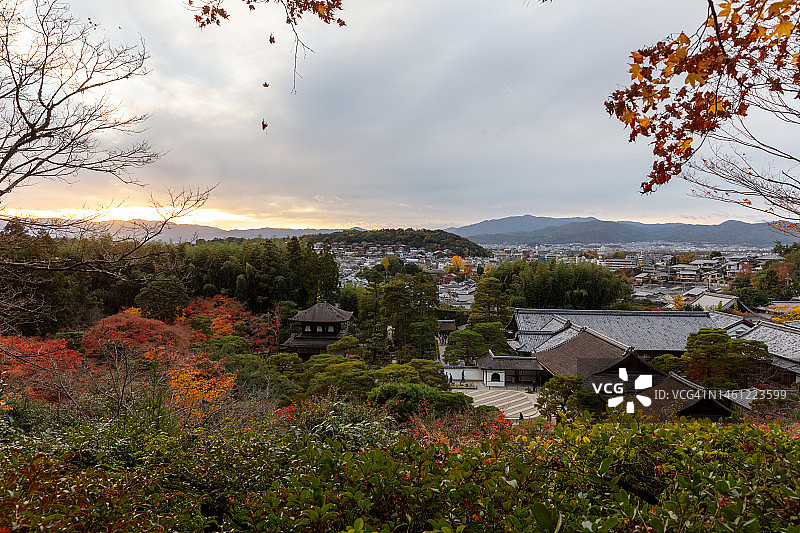 2022年日落时分的京都东山图片素材