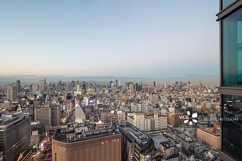 大阪市中心日落时分的天际线图片素材