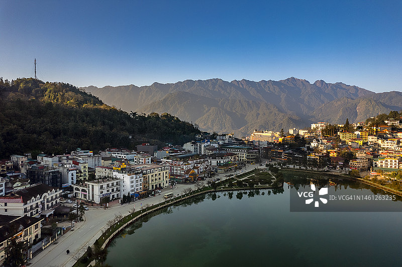 越南沙巴镇水面倒影航拍景观图片素材