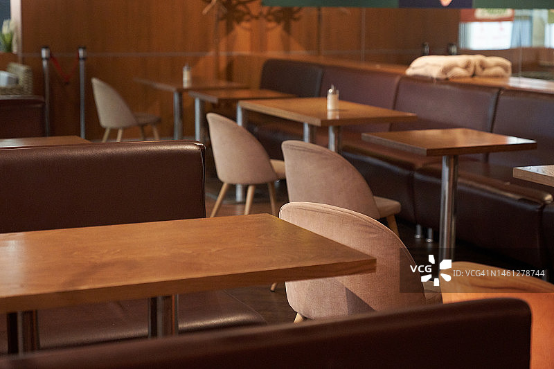 有复制空间的咖啡馆空桌图片素材