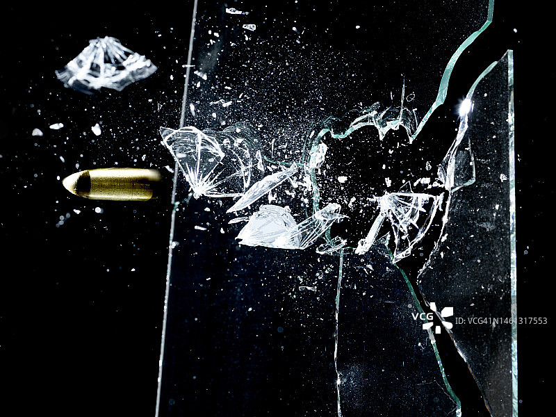 破碎的玻璃图片素材