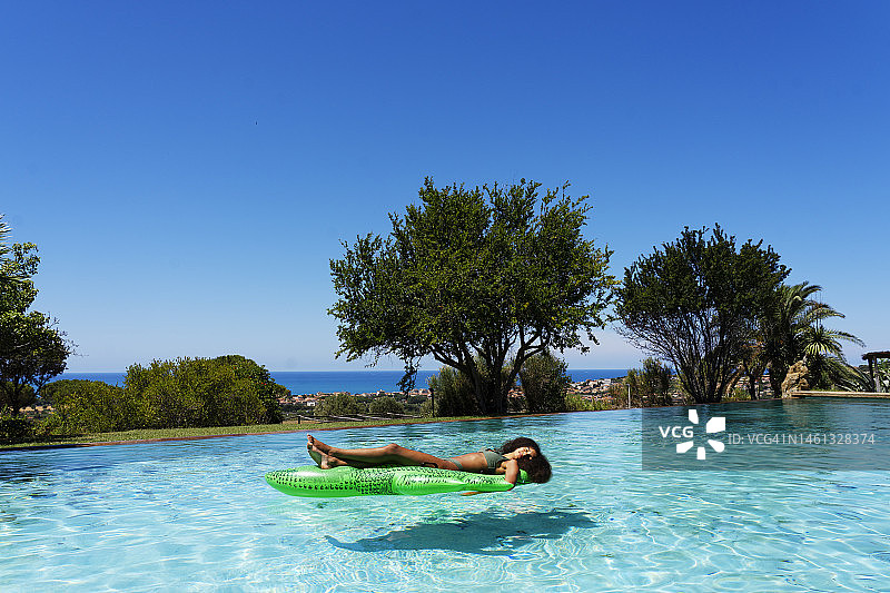 泳池假日图片素材