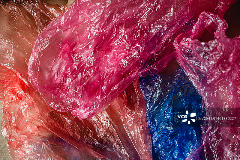 阳光下的彩色塑料袋（零浪费理念）图片素材