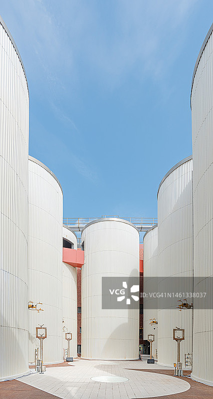 啤酒厂罐和地面图片素材