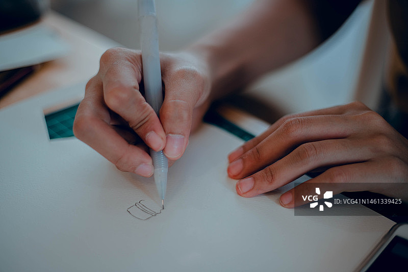 女士素描图片素材