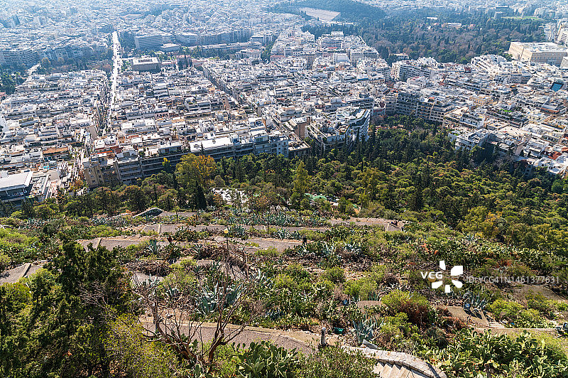 通往希腊雅典利卡维多斯山顶的步道俯视景观图片素材