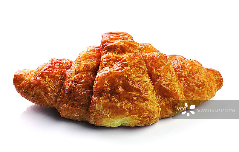 新鲜美味的牛角包，白色背景图片素材