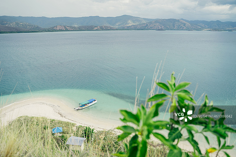 努沙登加拉热带海滩帆船景色图片素材