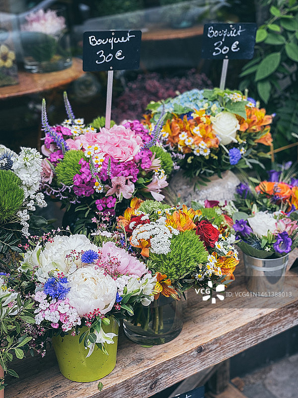 巴黎花店出售的精美花束图片素材