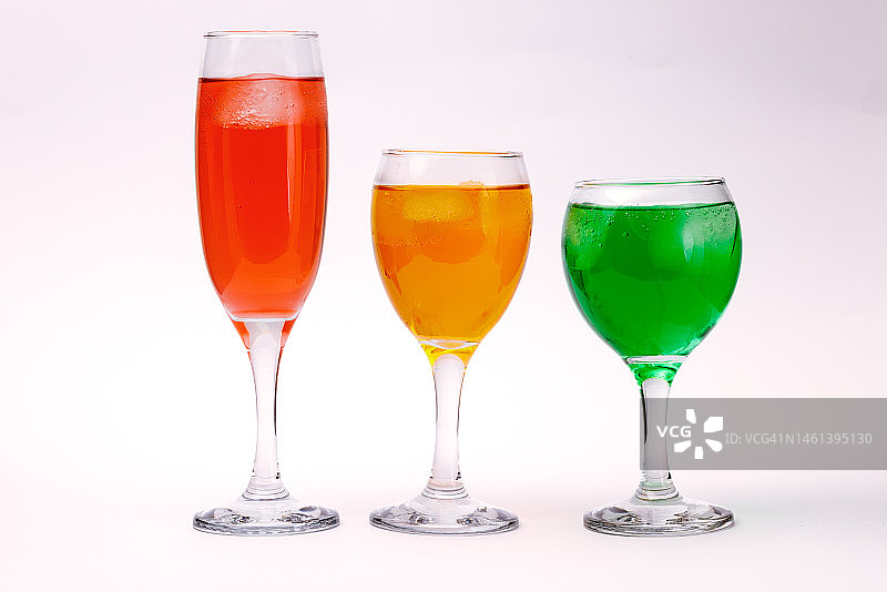 西班牙：白色背景饮品特写图片素材