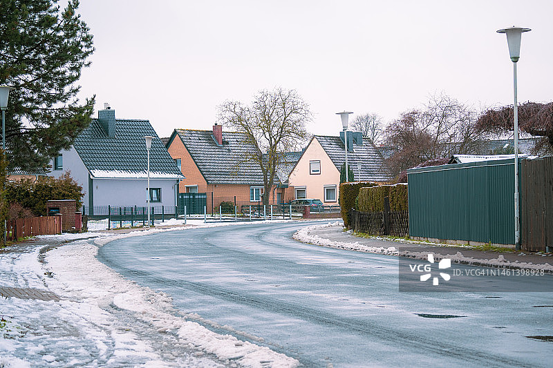 德国建筑物旁的空旷道路图片素材