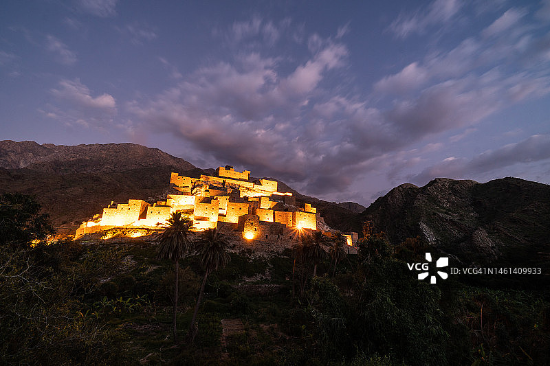 沙特阿拉伯的提艾因古村落日落图片素材