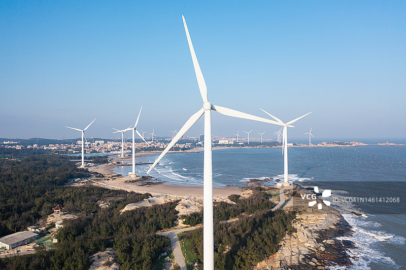 海边风力发电场航拍图片素材
