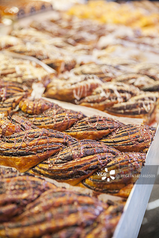 耶路撒冷卡梅尔市场的巧克力巴布卡图片素材