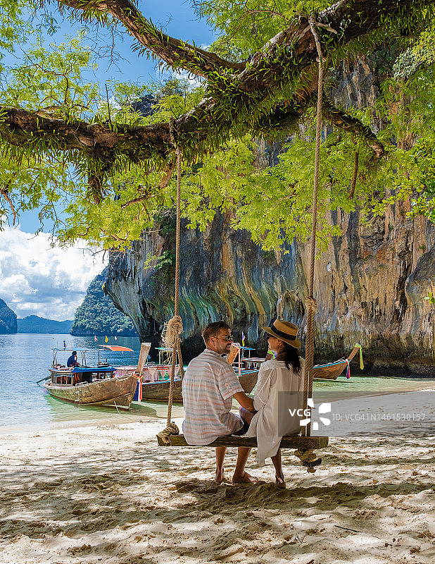 在泰国甲米府阁洪群岛的阁罗拉拉丁热带泻湖的男人们和女人们图片素材