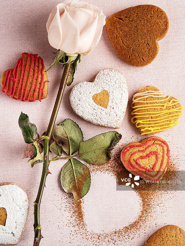 情人节爱心饼干，果酱饼干，圣诞饼干和玫瑰图片素材