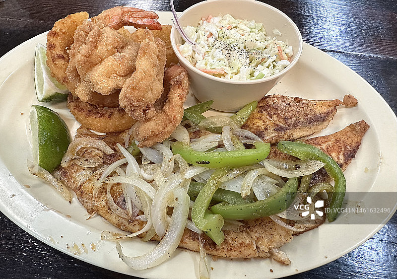 炸虾与烤石首鱼图片素材