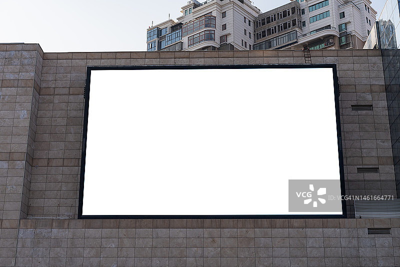 大理石墙上的空白广告牌图片素材