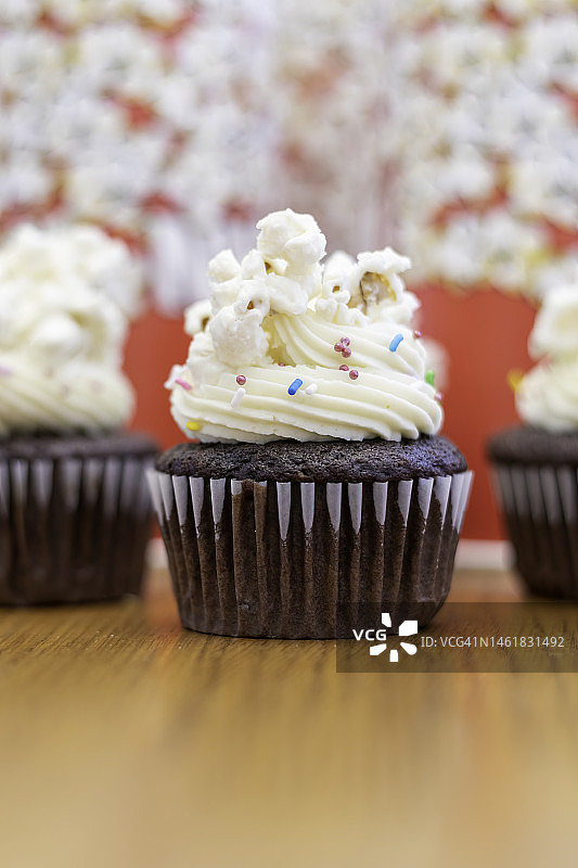 特色巧克力纸杯蛋糕图片素材