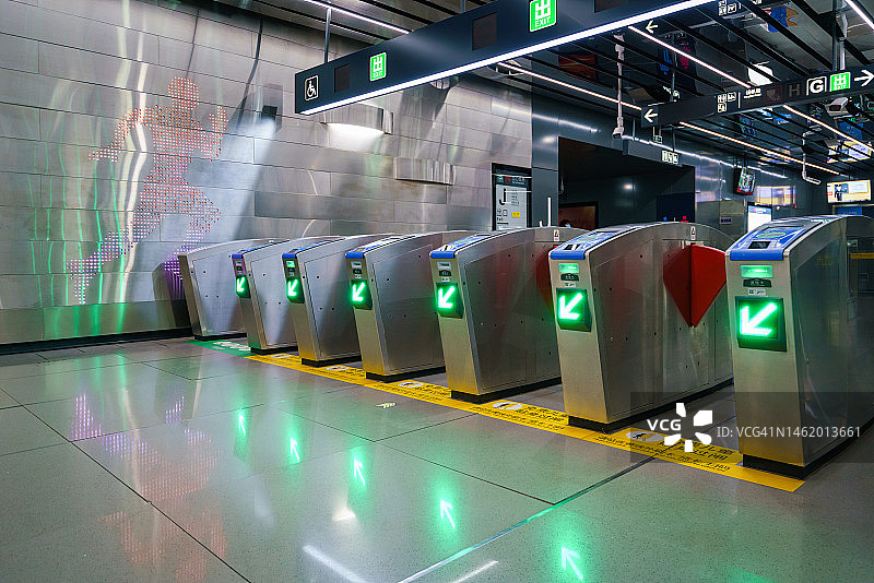 地铁自动检票闸机图片素材