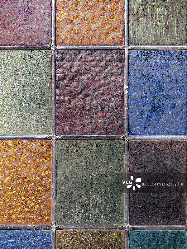 英国酒吧彩色风化彩色玻璃窗图片素材