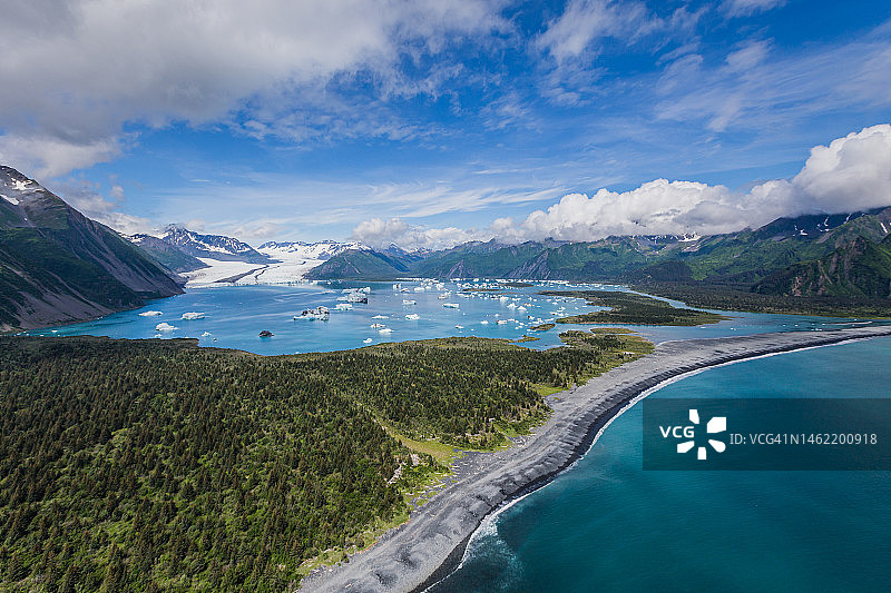 阿拉斯加复活湾熊冰川湖航拍图片素材