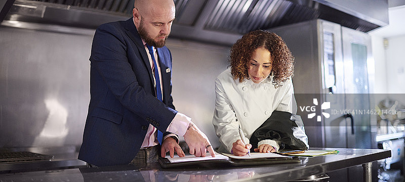 签署新合资企业的租赁协议图片素材