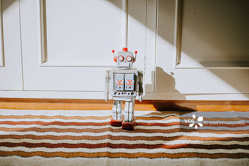 儿童卧室里的玩具机器人图片素材