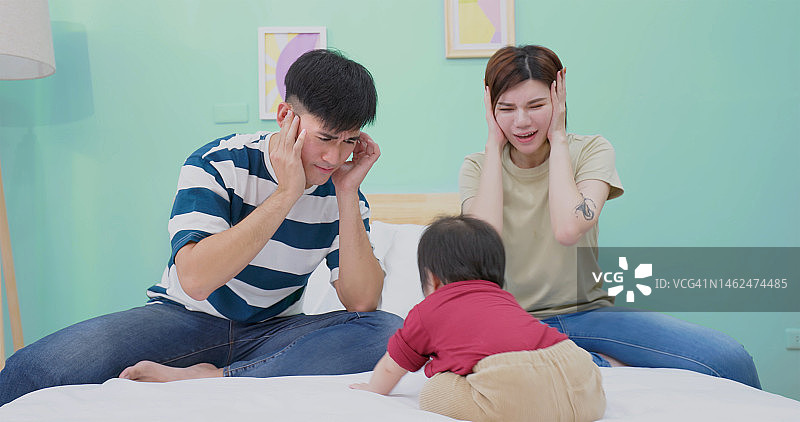 亚洲宝宝哭泣图片素材