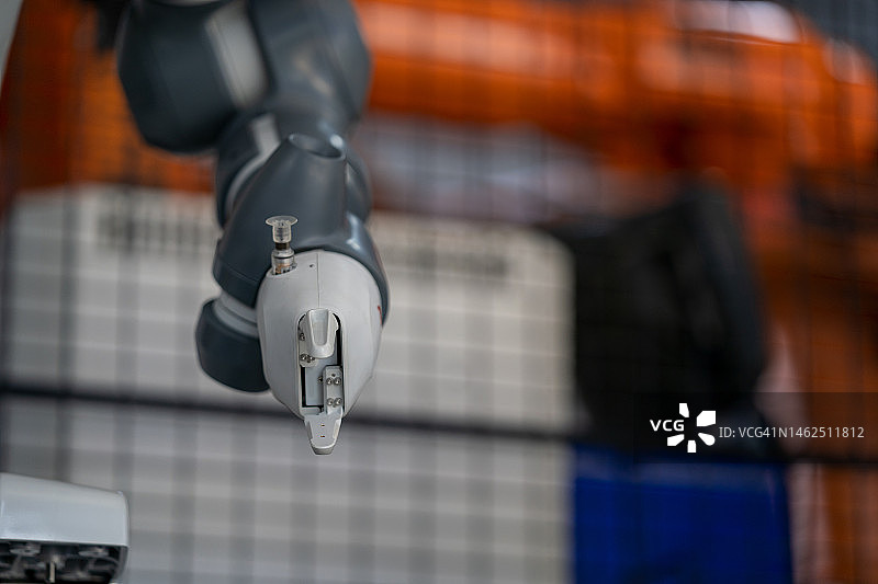 机器人手臂操作产品检测机器人网络图片素材