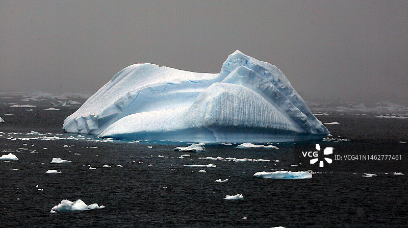 南极洲的冰块漂浮图片素材