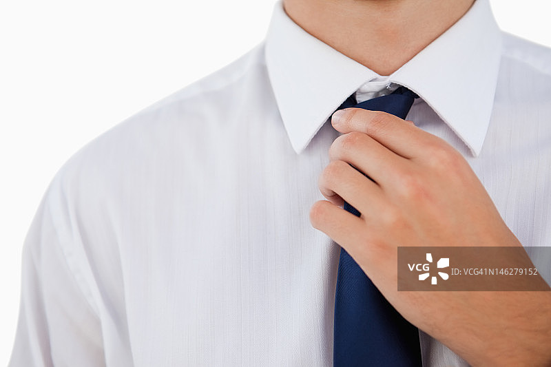 男人系领带的特写图片素材