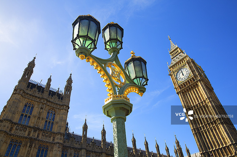 仰视钟楼图片素材