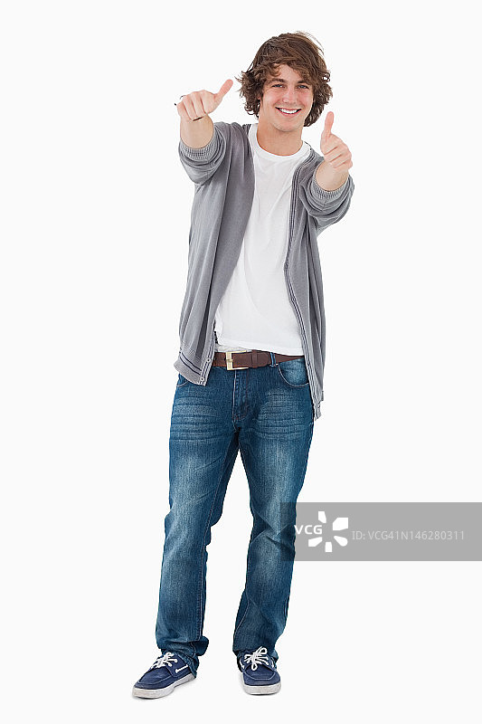 快乐的男学生竖起大拇指图片素材