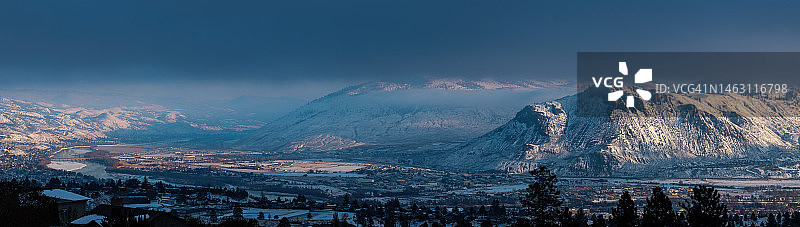 不列颠哥伦比亚省坎卢普斯冬季全景图片素材