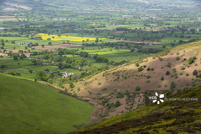 从莫埃尔法穆阿乡村公园眺望克卢伊德河谷图片素材