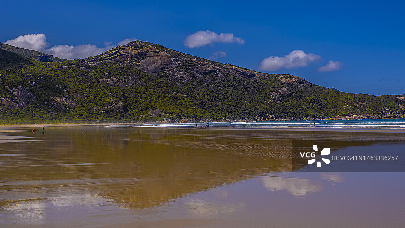 威尔逊斯普罗蒙特里国家公园潮汐河的诺曼海滩，澳大利亚南吉普斯兰维多利亚州图片素材