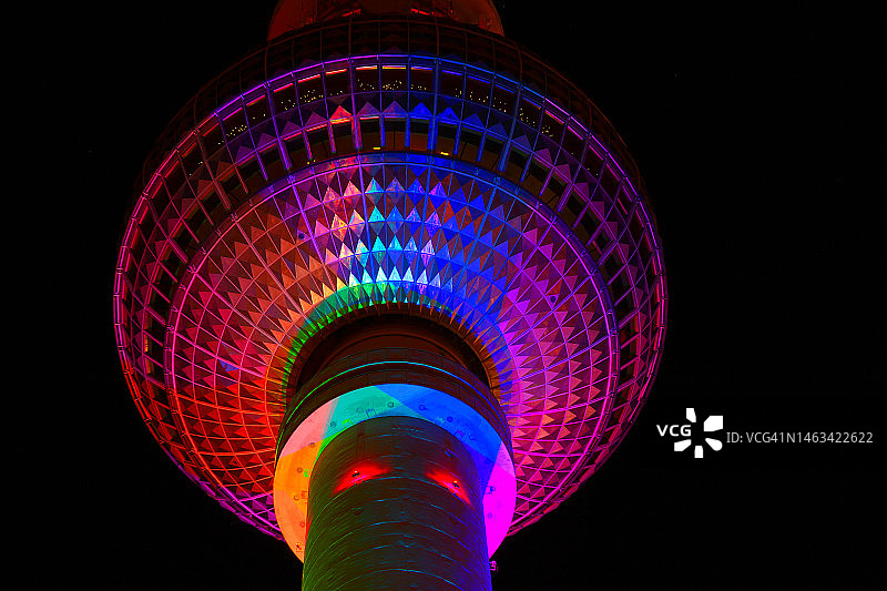 夜晚的柏林电视塔（亚历山大广场）图片素材