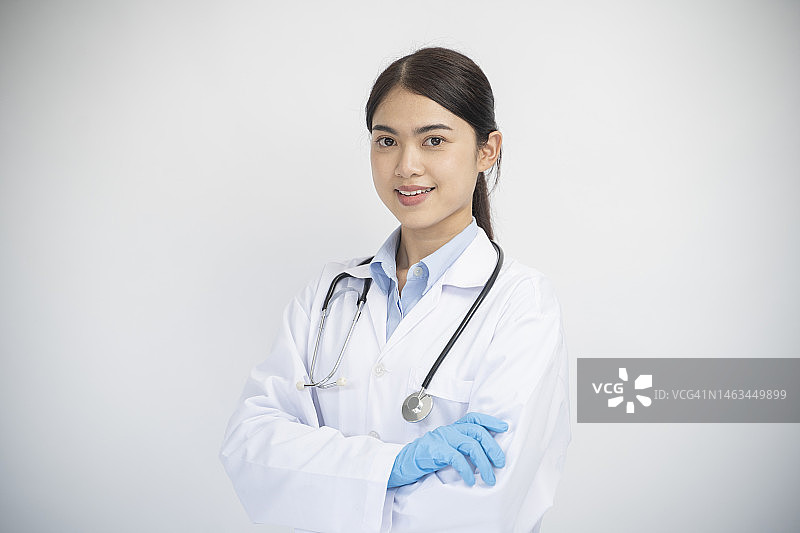 充满自信的亚洲医生图片素材